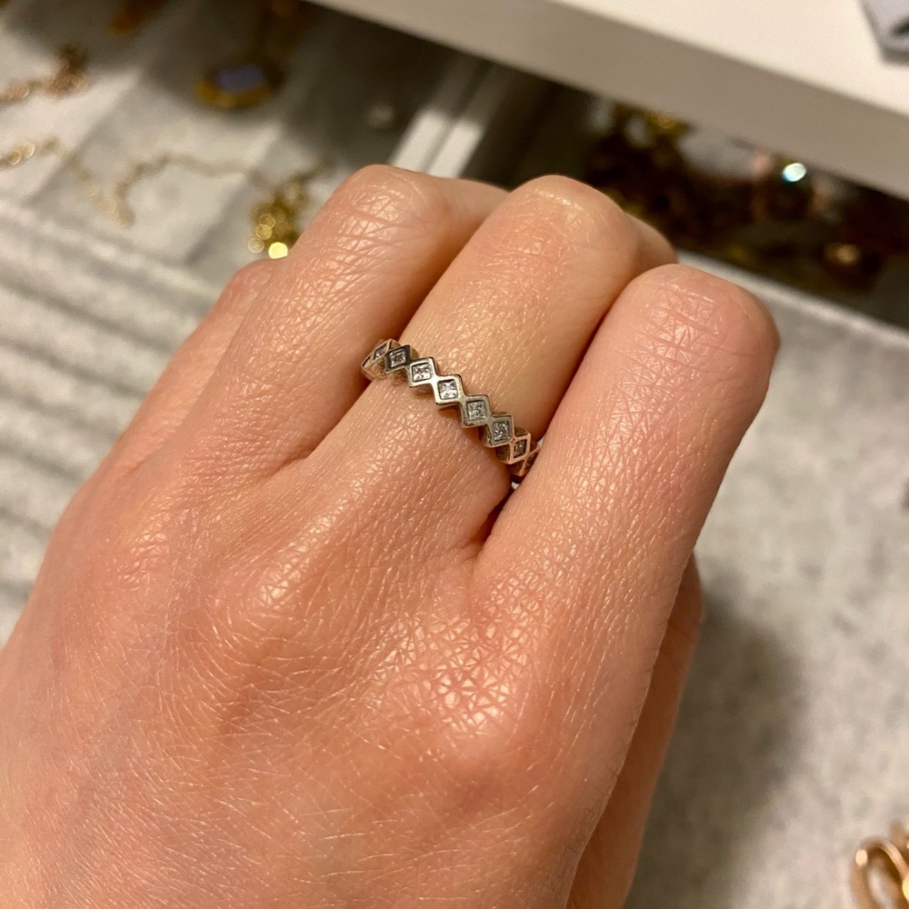 Pandora diamond shaped ring in Silver